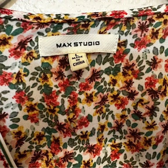 Max Studio |  Floral Blouse Size Large - Picture 9 of 12